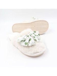 Confly Kapcie w kolorze białym rozmiar: 41. Białe kapcie Confly, bez wzorów. Za 65,38 zł.