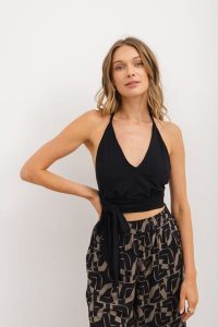 TOP ZORA CZARNY L - Flawless. Czarne topy Flawless, l, bez wzorów, ze skóry, wakacyjne, bez kołnierzyka, bez ramiączek. Za 105,00 zł.