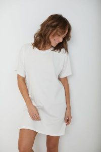 KOSZULA NOCNA LINDA ECRU L - Flawless. Koszule nocne Flawless, bez wzorów, z bawełny, bez ramiączek. Za 170,00 zł.
