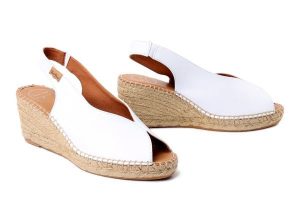 TONI PONS LAILA-P white, sandały damskie. Białe sandały TONI PONS, bez wzorów, bez obcasa, bez zapięcia. Za 284,67 zł.