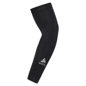 Ocieplacz Odlo Armwarmer CERAMICOOL LIGHT. Czarne rękawiczki ODLO, bez wzorów. Za 138,79 zł.