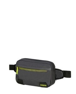 Saszetka nerka American Tourister Urban Track. Czarne nerki i saszetki AMERICAN TOURISTER, bez wzorów, z materiału. Za 199,99 zł.