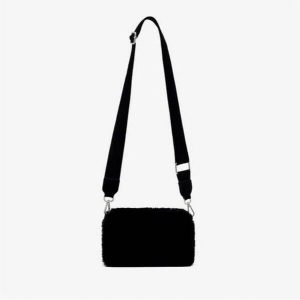 EMU AUSTRALIA W7015 Small Bag black, torebka, kopertówka damska. Czarne torebki klasyczne EMU Australia, bez wzorów, bez dodatków. Za 209,93 zł.