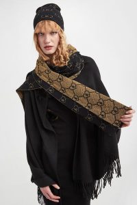 Szal damski BLUGIRL BLUMARINE. Szaliki Blugirl Blumarine, bez wzorów. W wyprzedaży za 271,32 zł.