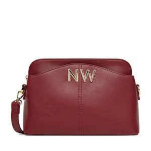Torebka Nine West. Czerwone listonoszki Nine West, bez wzorów, bez dodatków. Za 199,99 zł.