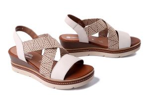 RIEKER REMONTE D2L54-60 beige combination, sandały damskie. Brązowe sandały Rieker Remonte, bez wzorów, bez obcasa, na koturnie, bez zapięcia. Za 279,92 zł.