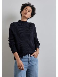 Street One Sweter w kolorze granatowym rozmiar: 34. Niebieskie swetry oversize Street One, bez wzorów, z bawełny, bez ramiączek. Za 144,92 zł.