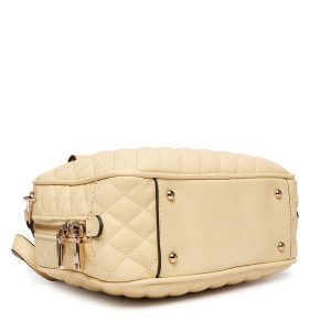 Torebka Guess. Żółte torebki klasyczne Guess, z aplikacjami, bez dodatków. Za 639,99 zł.