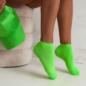 Bawełniane stopki GŁADKIE NEON ZIELONY 823. Zielone skarpetki Milena, bez wzorów, z bawełny. Za 13,90 zł.
