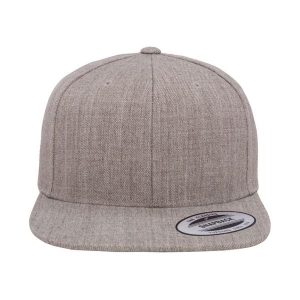 Klasyczna Czapka Z Daszkiem. Fioletowe czapki FLEXFIT, bez wzorów, klasyczne. Za 67,99 zł.