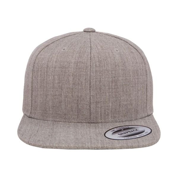 Klasyczna Czapka Z Daszkiem. Fioletowe czapki FLEXFIT, bez wzorów, klasyczne. Za 67,99 zł.