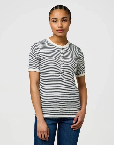 DAMSKA KOSZULKA WRANGLER FEMME KNIT HENLEY NAVY 112370742. Niebieskie bluzki Wrangler, s, bez wzorów, bez kołnierzyka, bez ramiączek. Za 89,99 zł.