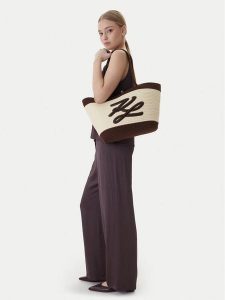 KARL LAGERFELD Torebka B1W46080 Czarny. Czarne torebki klasyczne KARL LAGERFELD, bez wzorów, z materiału, bez dodatków. Za 699,99 zł.