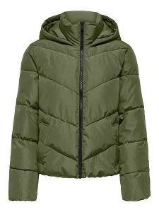ONLY Kurtka zimowa w kolorze oliwkowym rozmiar: S. Zielone kurtki ONLY, na zimę, s, bez wzorów, z puchu, bez kaptura. Za 115,95 zł.