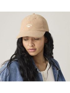 Levi's Czapka w kolorze beżowym rozmiar: onesize. Brązowe czapki Levi's®, bez wzorów, z materiału. Za 83,03 zł.