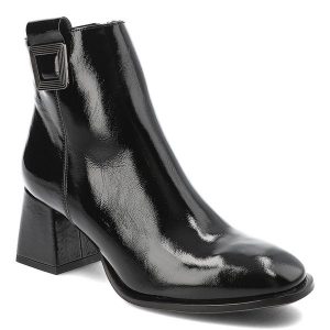 Czarne Botki Armodo Stylowe Lakierowane Obuwie Damskie. Czarne botki Armodo, bez wzorów, z lakierowanej skóry, bez obcasa, bez zapięcia. Za 359,00 zł.