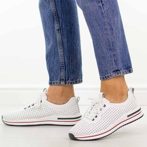 Białe ażurowe skórzane półbuty damskie S.Barski 7072. Białe półbuty S.BARSKI, na lato, w ażurowe wzory, z jeansu, z okrągłym noskiem, bez obcasa, na płaskiej podeszwie, bez zapięcia. Za 249,00 zł.