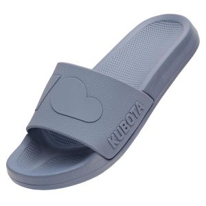 Kubota Klapki Basenowe Basic Plain Cloud. Szare klapki Kubota, bez wzorów, bez obcasa. Za 99,99 zł.