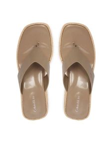 Calvin Klein Japonki Block Heel Espa 50 Thong Lth HW0HW02902 Brązowy. Brązowe klapki Calvin Klein, bez wzorów, ze skóry, bez obcasa. Za 307,99 zł.