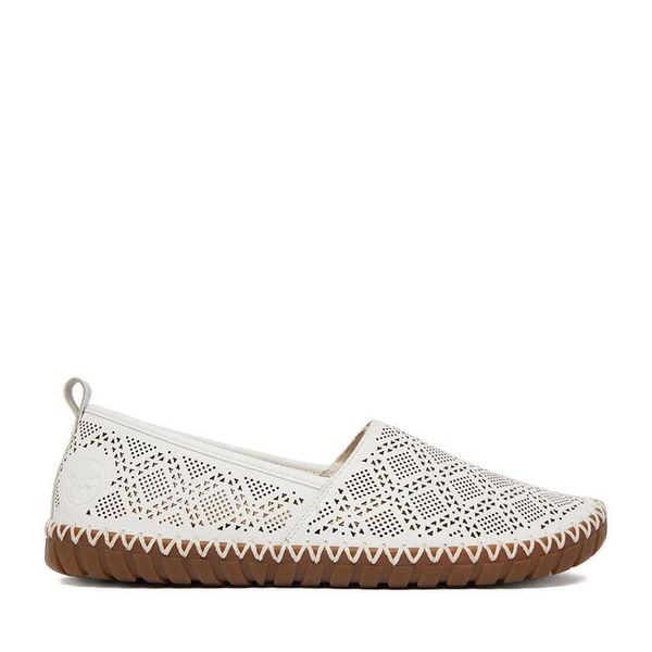 Półbuty Rieker. Białe półbuty Rieker, bez wzorów, bez obcasa, na płaskiej podeszwie, bez zapięcia. Za 319,99 zł.