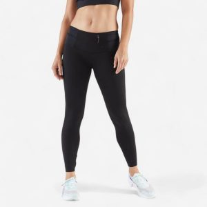 Legginsy do biegania damskie Kiprun Run 900 Light. Czarne legginsy KIPRUN, bez wzorów, z materiału, z podwyższonym stanem, długie. Za 99,99 zł.