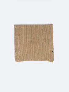 Szalik unisex beżowy Estanili 801. Brązowe szaliki Big Star, na zimę, bez wzorów, z dzianiny. W wyprzedaży za 99,99 zł.
