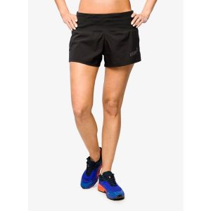 Spodenki do biegania damskie Inov-8 Trailfly Ultra 3 2in1 Short. Czarne szorty Inov-8, bez wzorów. Za 277,99 zł.