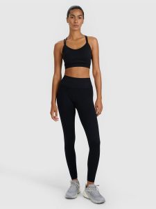 4F Legginsy treningowe bezszwowe damskie - czarne XS/S. Czarne legginsy 4f, bez wzorów, z dzianiny, z podwyższonym stanem. Za 129,99 zł.