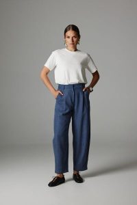 SPODNIE BARREL PABLO DENIM M - Flawless. Niebieskie spodnie z wysokim stanem Flawless, bez wzorów, z denimu, z podwyższonym stanem. Za 589,00 zł.