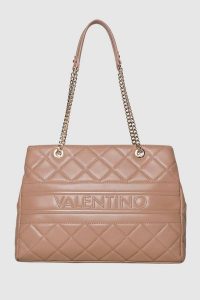 VALENTINO Beżowa pikowana shopperka Ada Shopping. Brązowe shopper bag Valentino by Mario Valentino, bez wzorów, duże, pikowane, bez dodatków. W wyprzedaży za 338,99 zł.