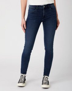 DAMSKIE SPODNIE JEANSOWE WRANGLER SKINNY BLUE INK W28K4535F 112141281. Niebieskie rurki Wrangler, z jeansu. Za 199,99 zł.