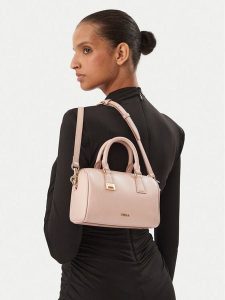Furla Torebka A Olivia Mini Boston WE00933 A.0023 4655S Różowy. Czerwone kuferki Furla, bez wzorów, ze skóry, bez dodatków. Za 1 299,00 zł.