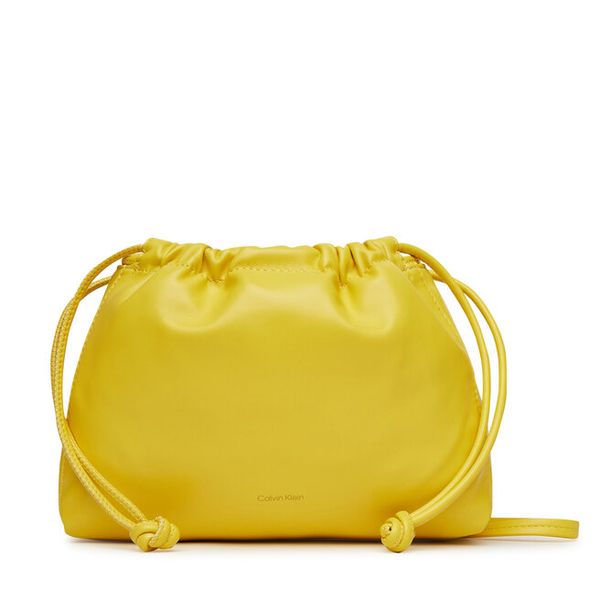 Torebka Calvin Klein Jeans. Żółte torebki klasyczne Calvin Klein Jeans, bez wzorów, z jeansu, bez dodatków. Za 259,99 zł.