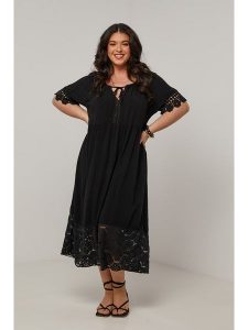 Curvy Lady Sukienka w kolorze czarnym rozmiar: 40/42. Czarne sukienki Curvy Lady, na co dzień, bez wzorów, z koronki, klasyczne, bez kołnierzyka, bez ramiączek, maxi, proste. Za 151,95 zł.