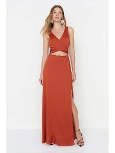 Trendyol Sukienka w kolorze jasnobrązowym rozmiar: 40. Brązowe sukienki Trendyol, bez wzorów, bez kołnierzyka, bez ramiączek, maxi. Za 65,85 zł.