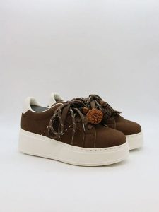 Bellucci Sneakersy w kolorze brązowym rozmiar: 36. Brązowe trampki Bellucci, bez wzorów, bez zapięcia. Za 100,99 zł.