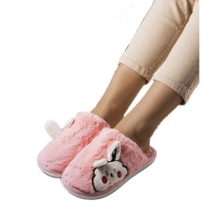 Różowe miękkie kapcie Half Bunny. Czerwone kapcie z aplikacjami. Za 73,43 zł.