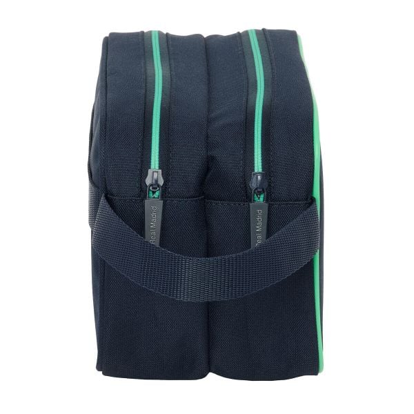 Torba podróżna REAL MADRID 26 x 15 x 12.5 cm. Torby podróżne i sportowe REAL MADRID, bez wzorów. Za 113,50 zł.