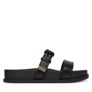 Klapki Armani Exchange. Czarne klapki Armani Exchange, bez wzorów, bez obcasa. Za 440,99 zł.