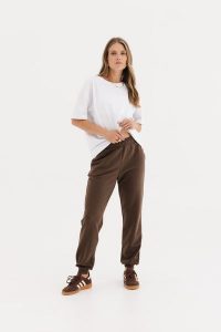 LEKKIE SPODNIE CELINE CZEKOLADOWE S - Flawless. Brązowe spodnie dresowe Flawless, s, bez wzorów, z bawełny. Za 272,00 zł.