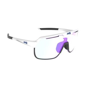 Okulary przeciwsłoneczne hydrofobowe fotochromowe CAT 1/3 AZR Kromic Victory RX. Białe okulary przeciwsłoneczne AZR. Za 536,50 zł.