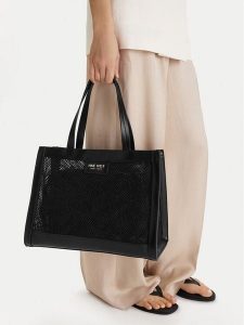 Nine West Torebka CEO-Wall Street Glow-KY319 Czarny. Czarne torebki klasyczne Nine West, bez wzorów, z materiału, bez dodatków. Za 289,99 zł.