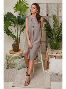 Lin Passion Lniana sukienka w kolorze jasnobrązowym rozmiar: 38/40. Brązowe sukienki Lin Passion, bez wzorów, ze lnu, klasyczne, bez kołnierzyka, bez ramiączek, midi. Za 173,99 zł.