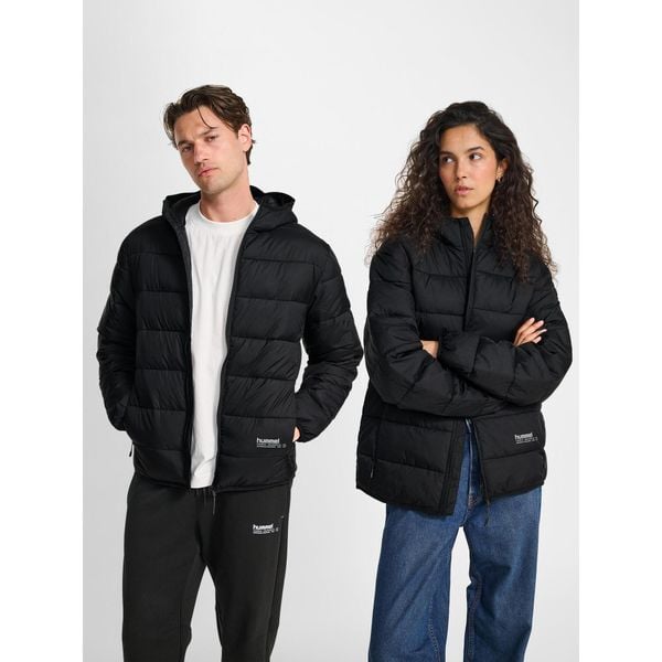 Kurtka Hummel. Czarne kurtki Hummel, na jesień, bez wzorów, z puchu, bez kaptura. Za 343,00 zł.