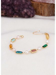 L'Atelier de Gaia Pozłacana bransoletka z perłami i cyrkoniami rozmiar: onesize. Białe bransoletki L'Atelier de Gaia, z cyrkonią, pozłacane. Za 121,80 zł.