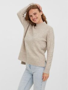 Vero Moda Sweter 10269229 Beżowy Regular Fit. Brązowe swetry klasyczne Vero Moda, s, z syntetyku, bez kołnierzyka. Za 139,99 zł.