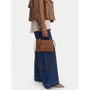 Torebka GINO ROSSI. Brązowe kuferki Gino Rossi, bez wzorów, bez dodatków. Za 229,99 zł.