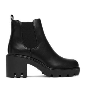 Botki DeeZee. Czarne botki DeeZee, bez wzorów, bez obcasa, na słupku, bez zapięcia. Za 189,99 zł.