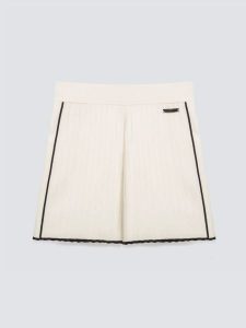 Szorty damskie z wiskozy z kontrastowym wykoŅczeniem białe Mickas 100. Białe szorty Big Star, bez wzorów, z dzianiny, eleganckie. Za 119,99 zł.