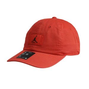 Czapka z daszkiem Air Jordan Jumpman Red Club Cap Czerwona FD5181-604. Czerwone czapki Jordan, bez wzorów, sportowe. Za 118,99 zł.
